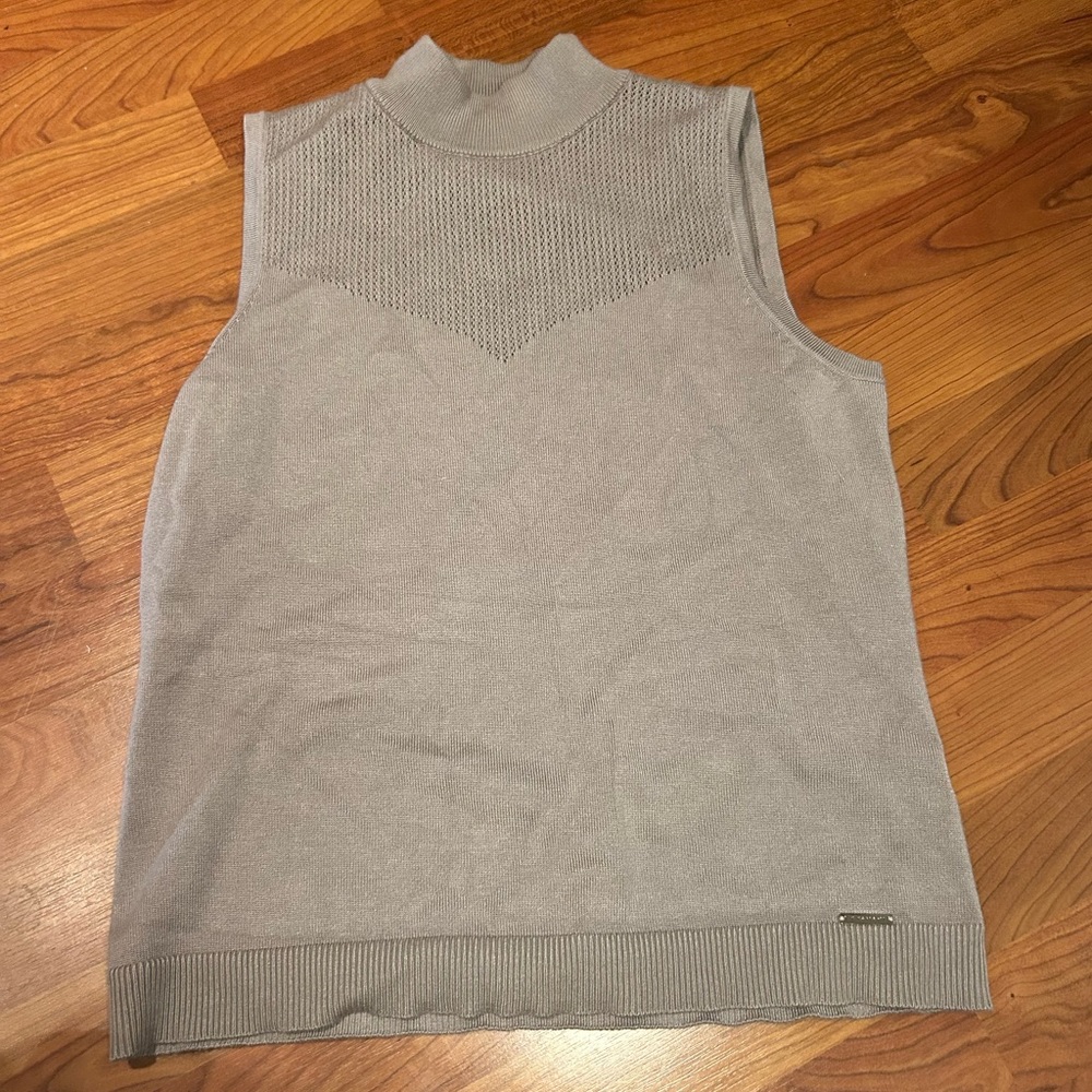 TAHARI BRAND NEW TOP